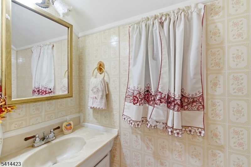 756 West Inman Avenue Rahway, NJ 07065 - Photo 19 of 29