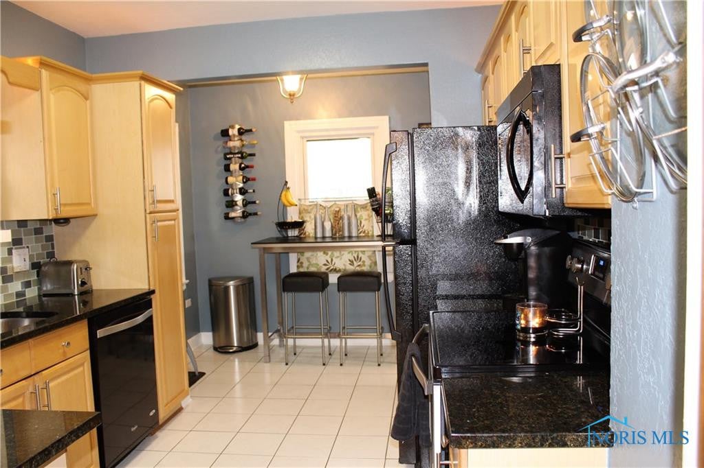 3649 Grantley Road Toledo, OH 43613 - Photo 9 of 32 Gallery Image 9