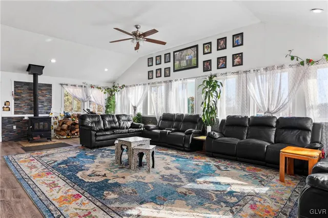 a view of a livingroom with furniture and windows