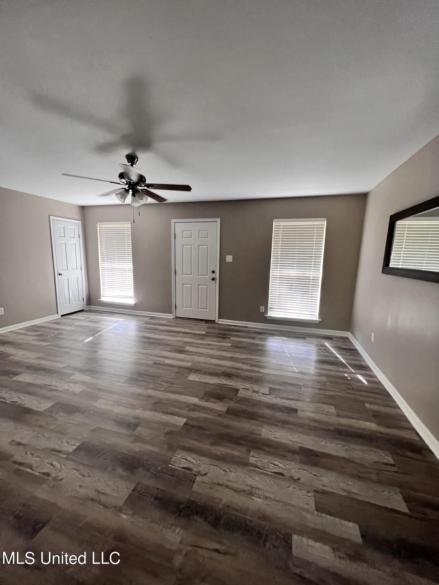 3470 South Red Banks Road Byhalia, MS 38611 - Photo 3 of 18 Living Room 2