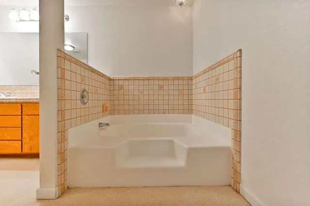 a view of an empty room with a ceiling fan