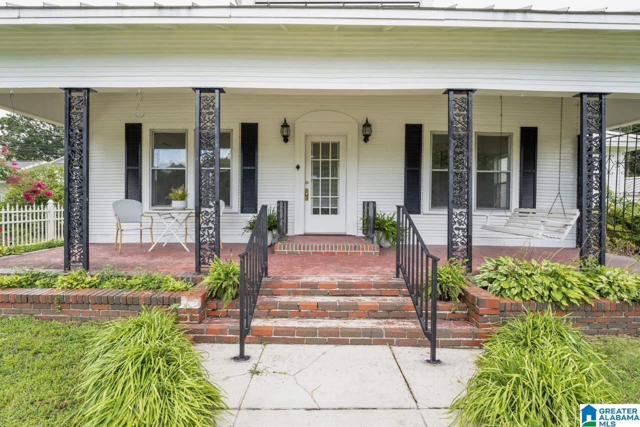 205 Washington Avenue East Oneonta, AL 35121 - Photo 2 of 31