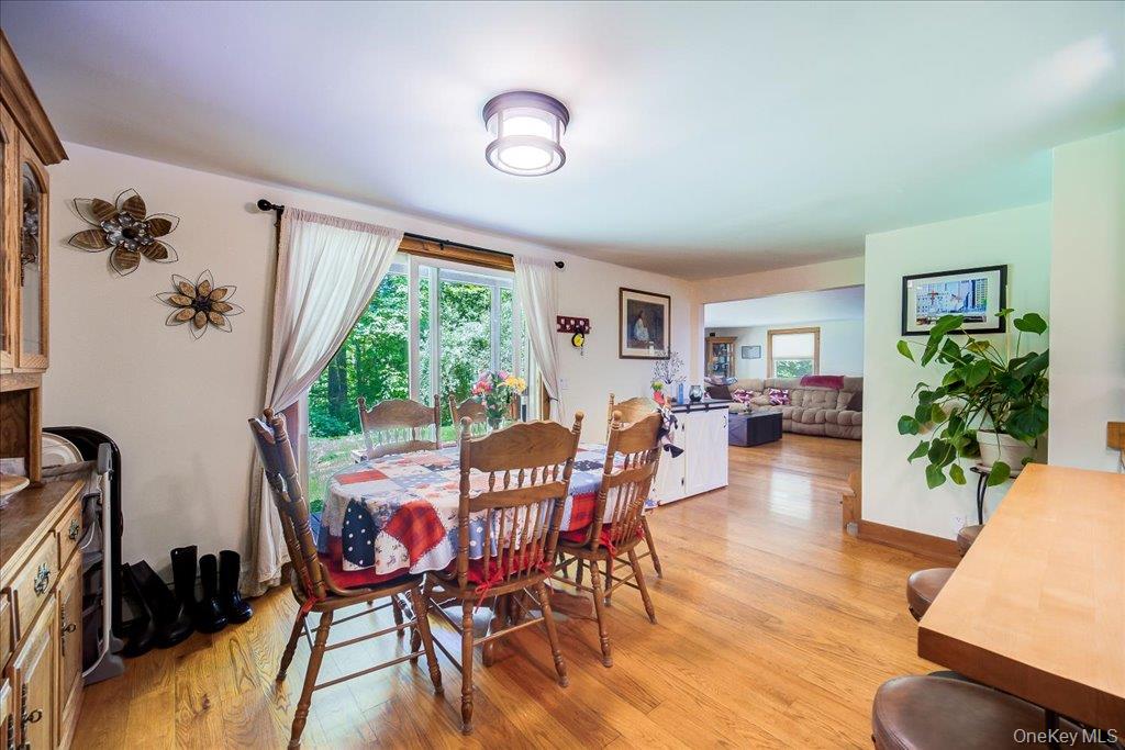 10-12 Woodlea Road Salt Point, NY 12578 - Photo 13 of 48 Dining area