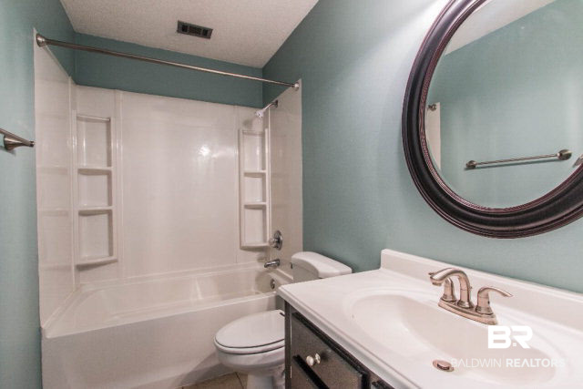 3151 Wellborne Drive West Mobile, AL 36695 - Photo 17 of 22 Hall Bathroom