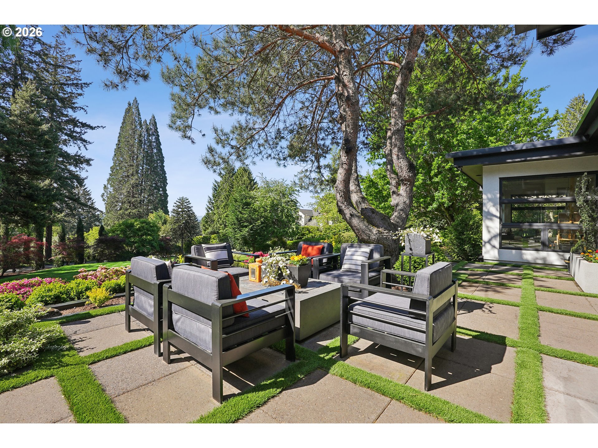 3724 Southwest Shattuck Road Portland, OR 97221 - Photo 2 of 48 Gallery Image 2