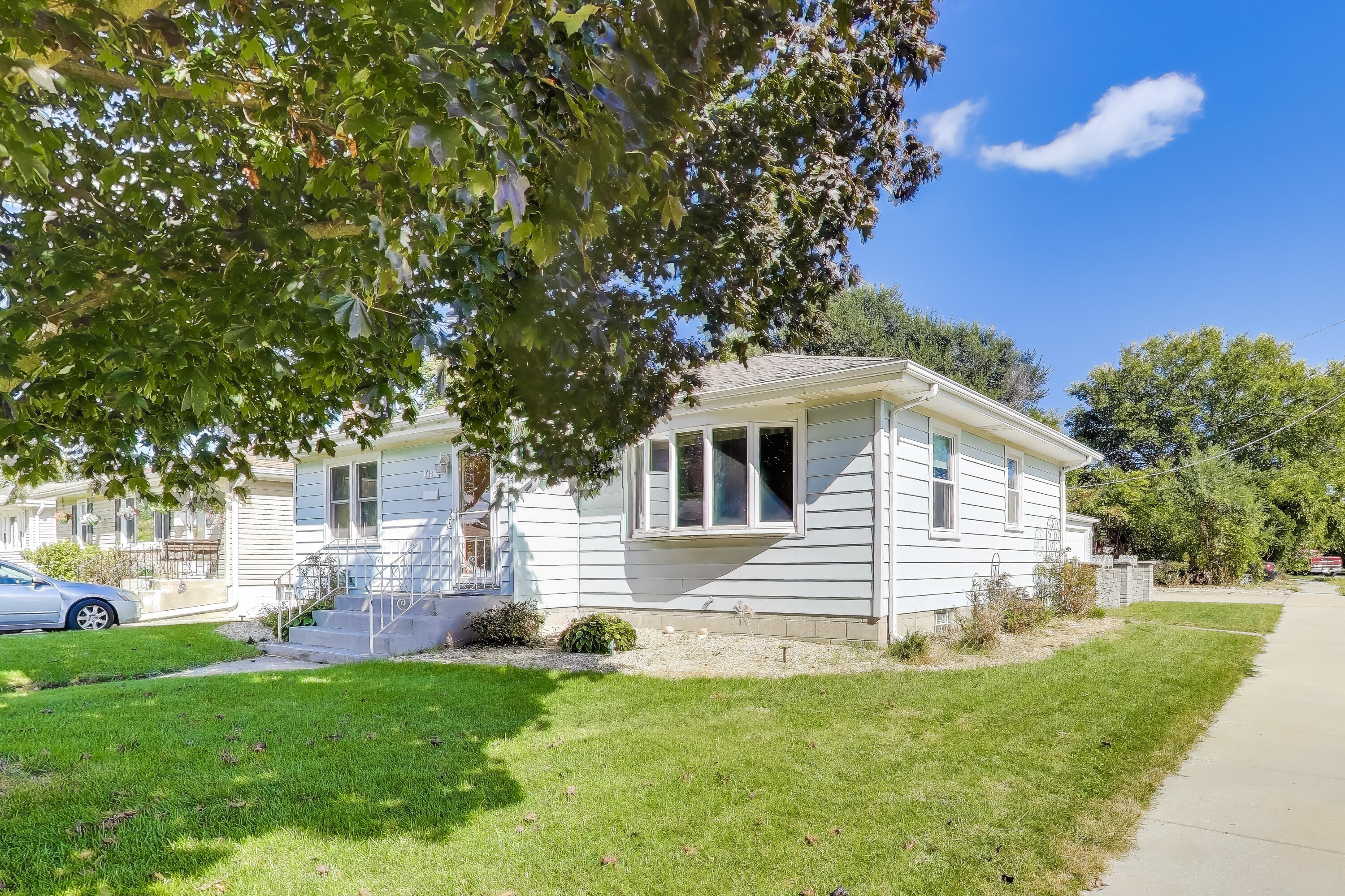 1343 Harvey Street Griffith, IN 46319 - Photo 12 of 31 a front view of house with yard and green space