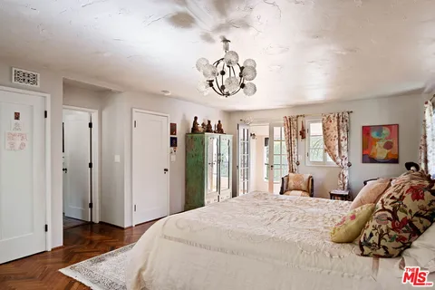$7,995,000 | 2556 Aberdeen Avenue, Los Angeles, CA 90027