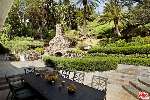 $7,995,000 | 2556 Aberdeen Avenue, Los Angeles, CA 90027