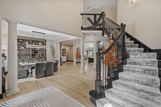 a view of entryway and hall