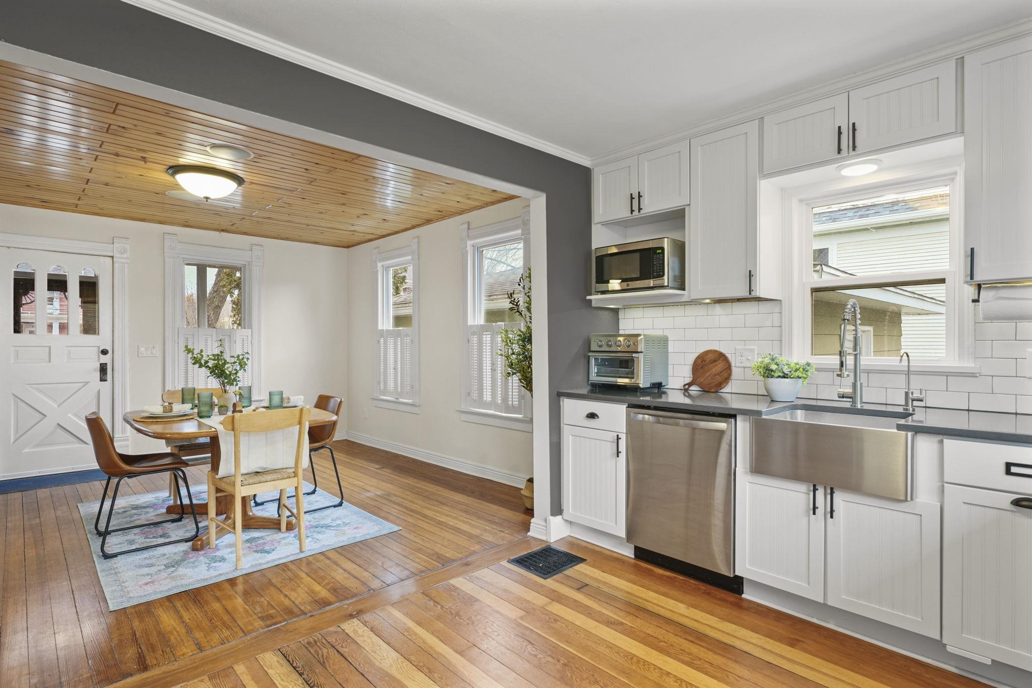 625 South Madison Street Stoughton, WI 53589 - Photo 5 of 40