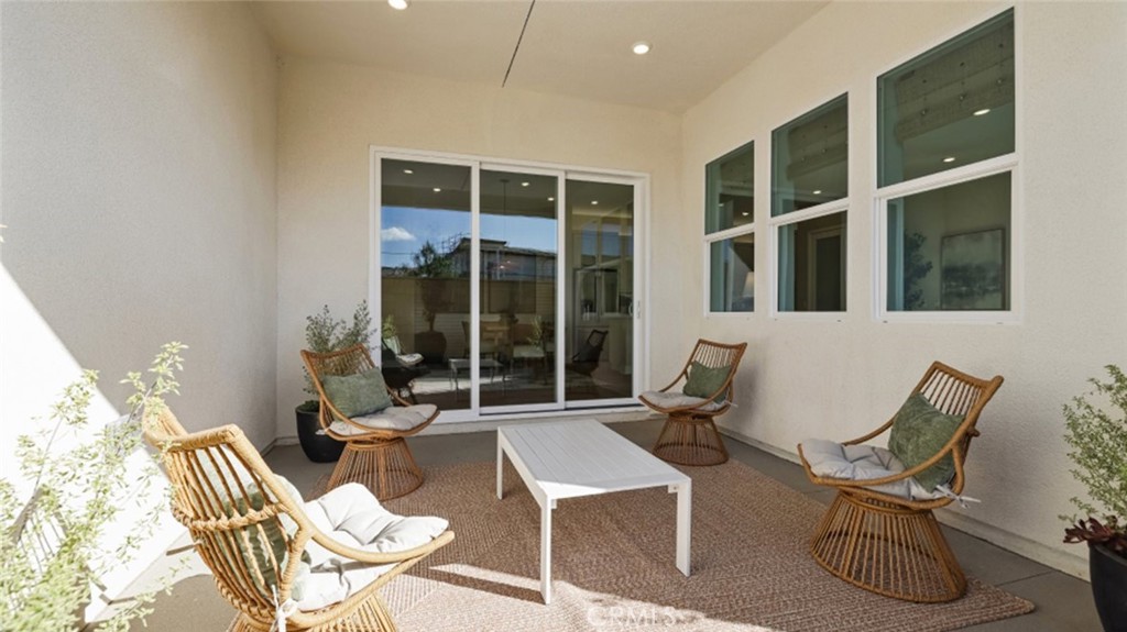 109 Trask Irvine, CA 92618 - Photo 8 of 34 a work room with furniture