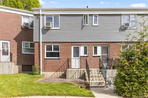 $379,000 | 224-30 Manor Road, Unit DUPLEX | Bellerose