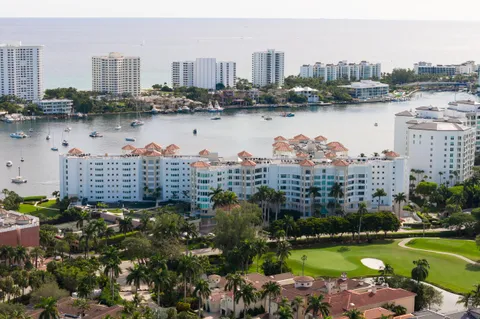 $4,000,000 | 300 Southeast 5th Avenue, #PH-140, Boca Raton, FL 33432