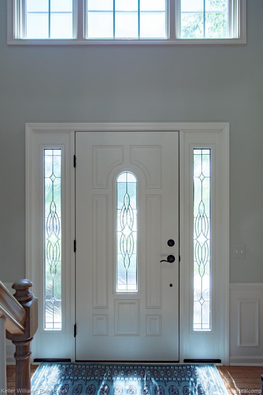 2452 Pleasant View Drive Rochester, MI 48306 - Photo 5 of 52 Interior front door