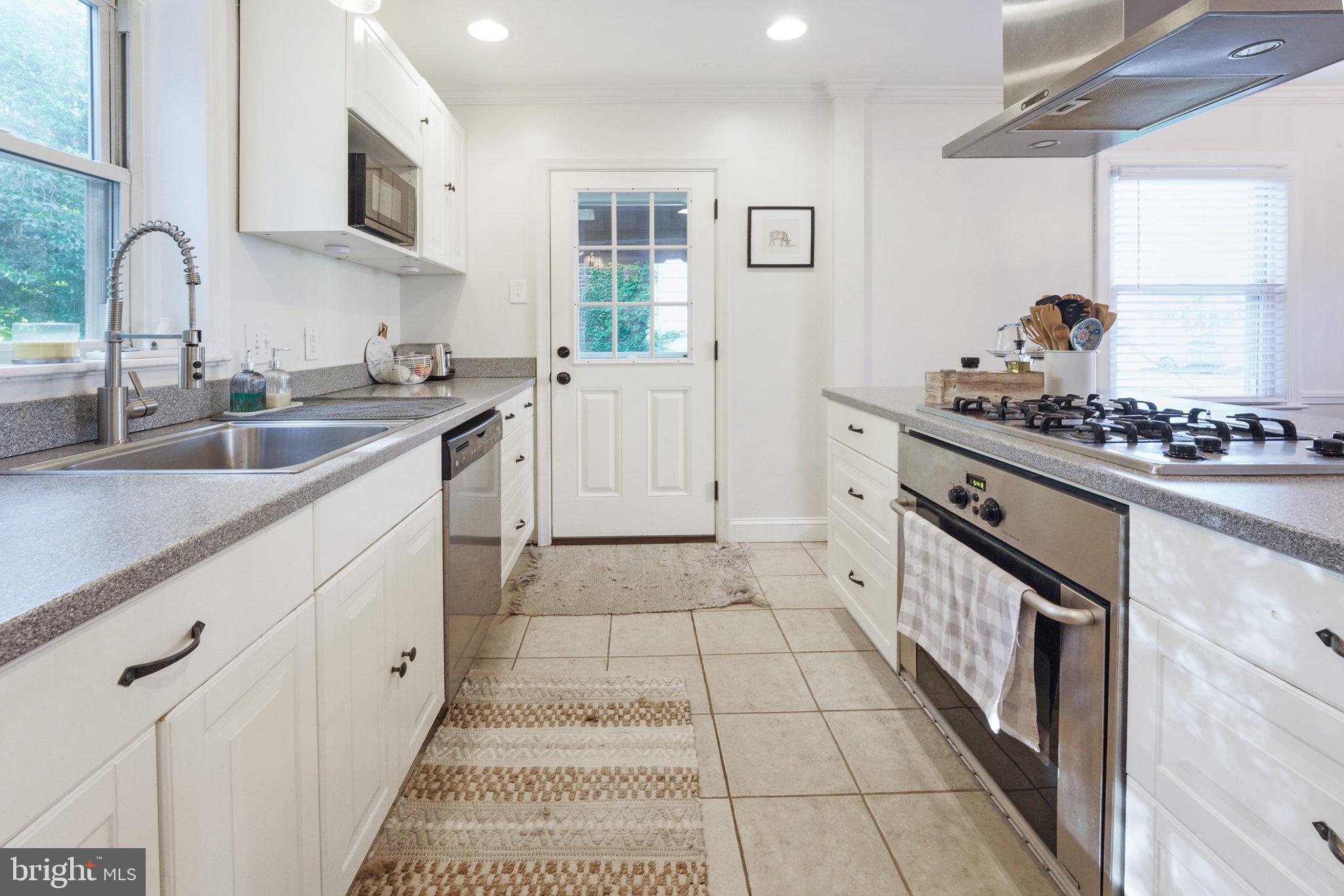 2806 Laurel Avenue Cheverly, MD 20785 - Photo 11 of 33