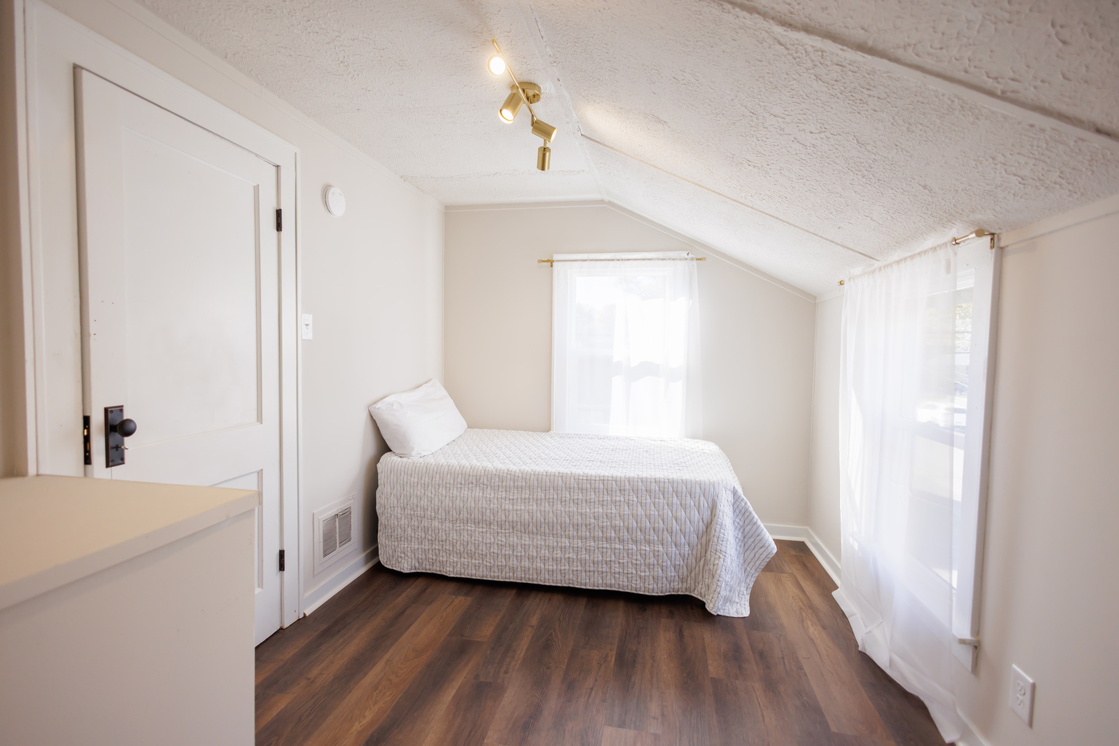 1240 West Merchant Street Kankakee, IL 60901 - Photo 19 of 25 a room with a bed and a window