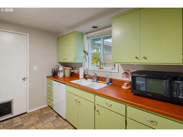 $525,000 | 2495 Jeppesen Acres Road, Eugene, OR 97401