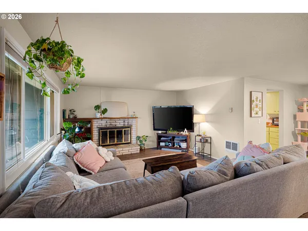 $525,000 | 2495 Jeppesen Acres Road, Eugene, OR 97401