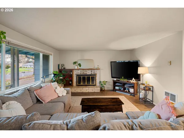 $525,000 | 2495 Jeppesen Acres Road, Eugene, OR 97401