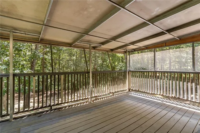 a view of a house with backyard