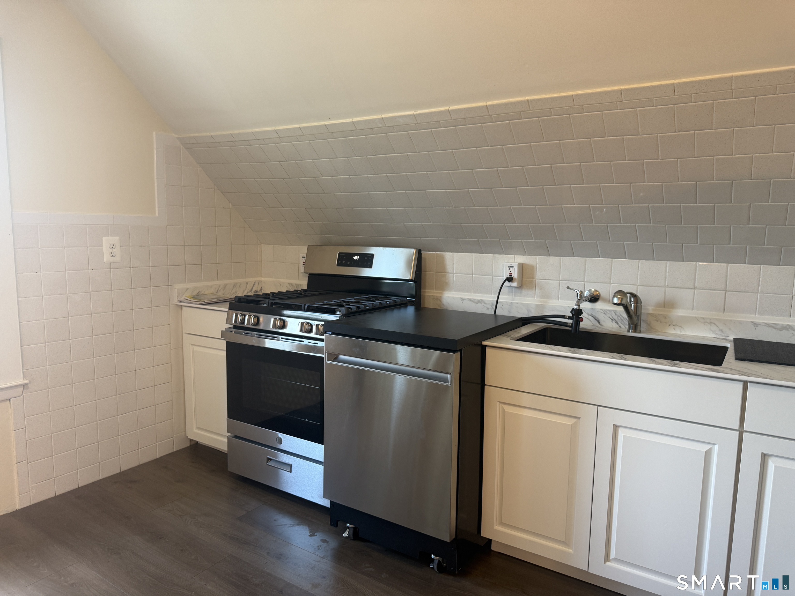 41-45 Wade Street Bridgeport, CT 06604 - Photo 28 of 40