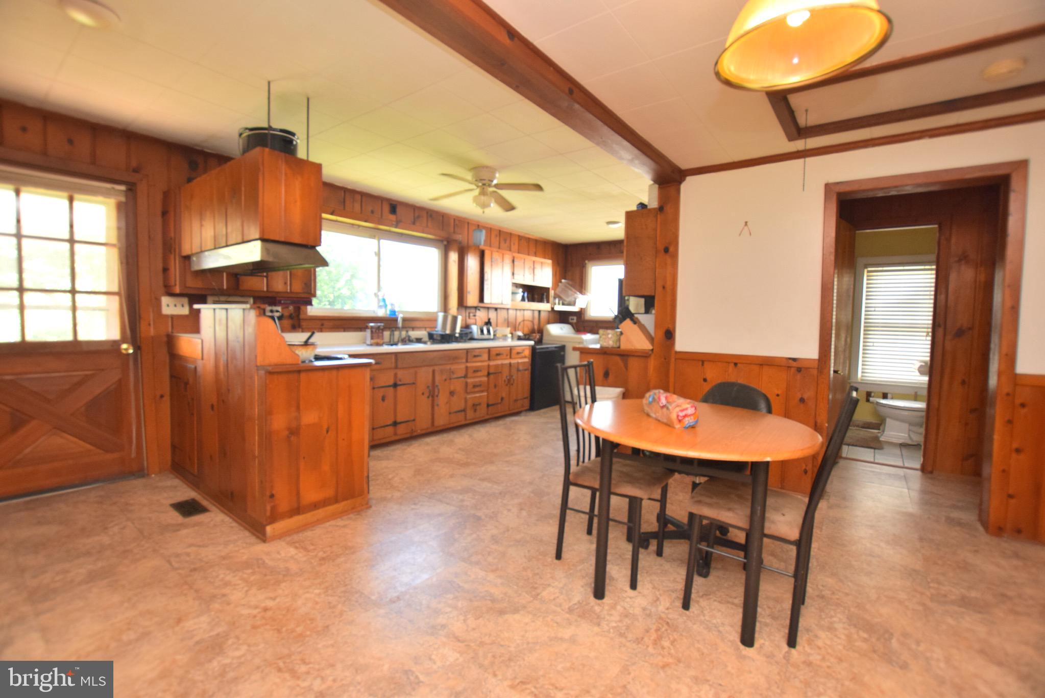 Kitchen & Dining Area