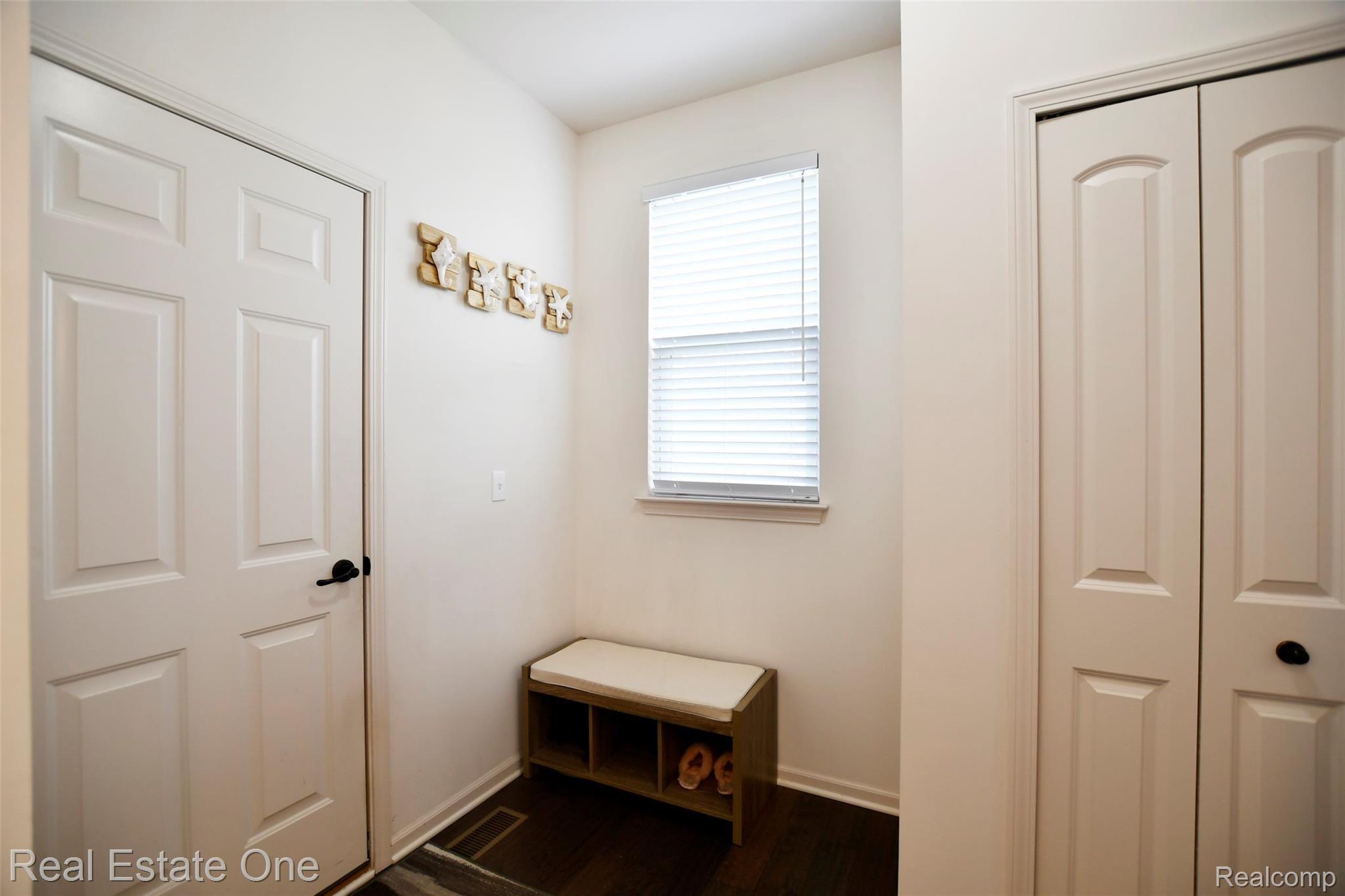 3087 Curtis Road Wixom, MI 48393 - Photo 31 of 36 Mud Room.jpg
