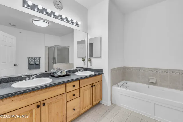 $490,000 | 394 St Andrews Place, Manalapan, NJ 07726