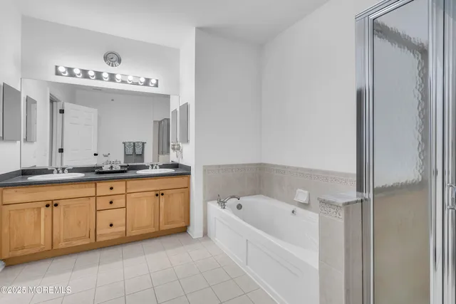 $490,000 | 394 St Andrews Place, Manalapan, NJ 07726