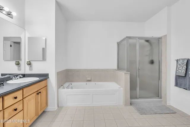 $490,000 | 394 St Andrews Place, Manalapan, NJ 07726