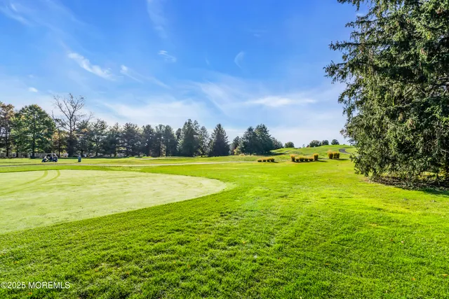 $490,000 | 394 St Andrews Place, Manalapan, NJ 07726