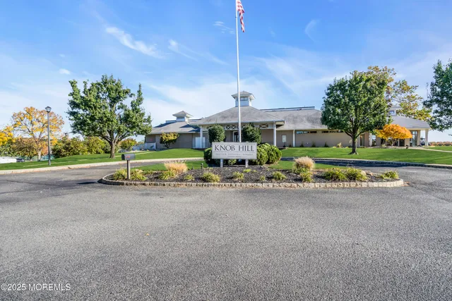 $490,000 | 394 St Andrews Place, Manalapan, NJ 07726