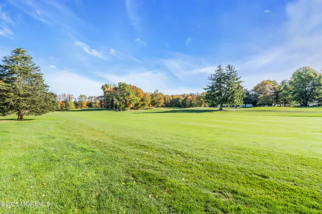 $490,000 | 394 St Andrews Place, Manalapan, NJ 07726