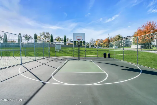 $490,000 | 394 St Andrews Place, Manalapan, NJ 07726