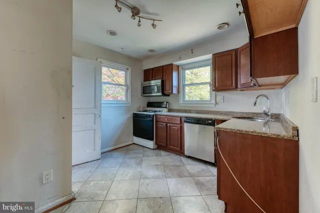 $327,900 | 3815 71st Avenue, Hyattsville, MD 20784