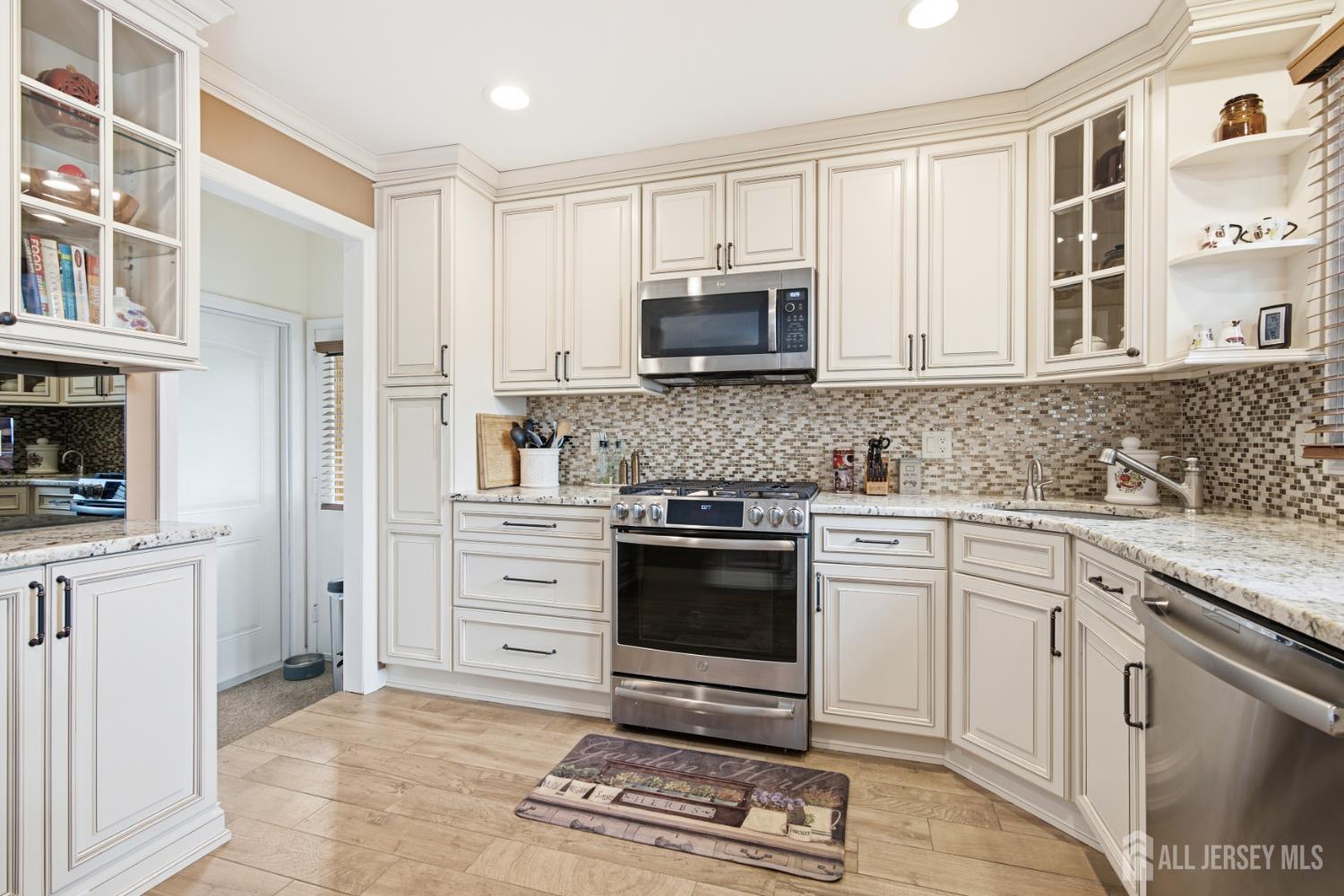 9 Brox Road Edison, NJ 08817 - Photo 8 of 38