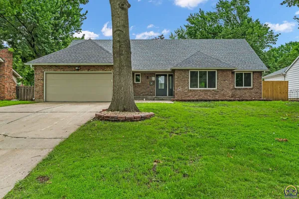 $394,900 | 1508 Southwest Ward Parkway, Topeka, KS 66604