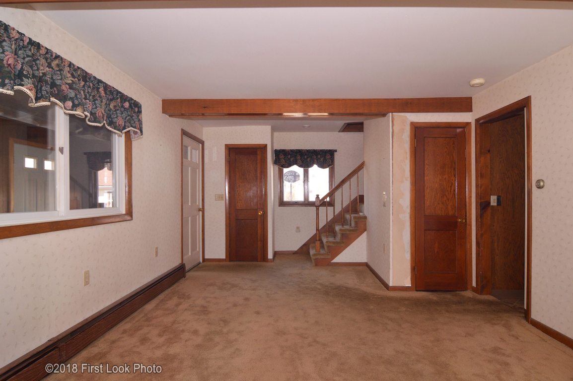 43 Lamson Road Barrington, RI 02806 - Photo 4 of 37 Gallery Image 4