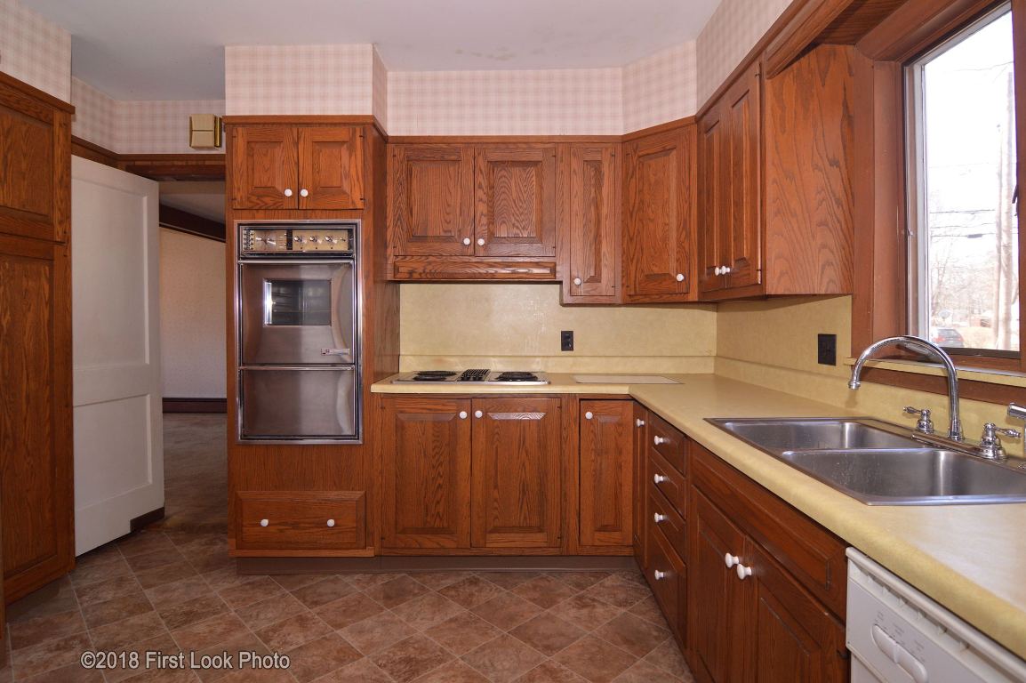 43 Lamson Road Barrington, RI 02806 - Photo 9 of 37 Gallery Image 9