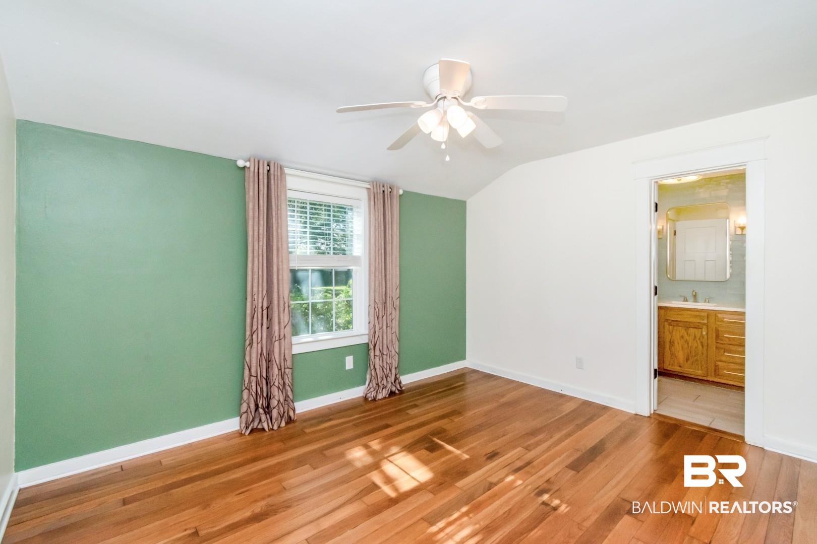 10 South Hathaway Road Mobile, AL 36608 - Photo 18 of 46 Unfurnished bedroom featuring light wood-type flooring, a ceiling fan, connected bathroom, and vaulted ceiling