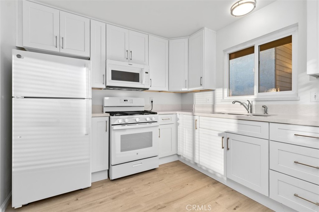 218 West Escalones, Unit C San Clemente, CA 92672 - Photo 2 of 10