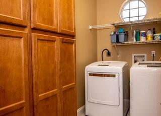4202 Turtle Crossing Niceville, FL 32578 - Photo 8 of 17 Macgregor rental laundry room