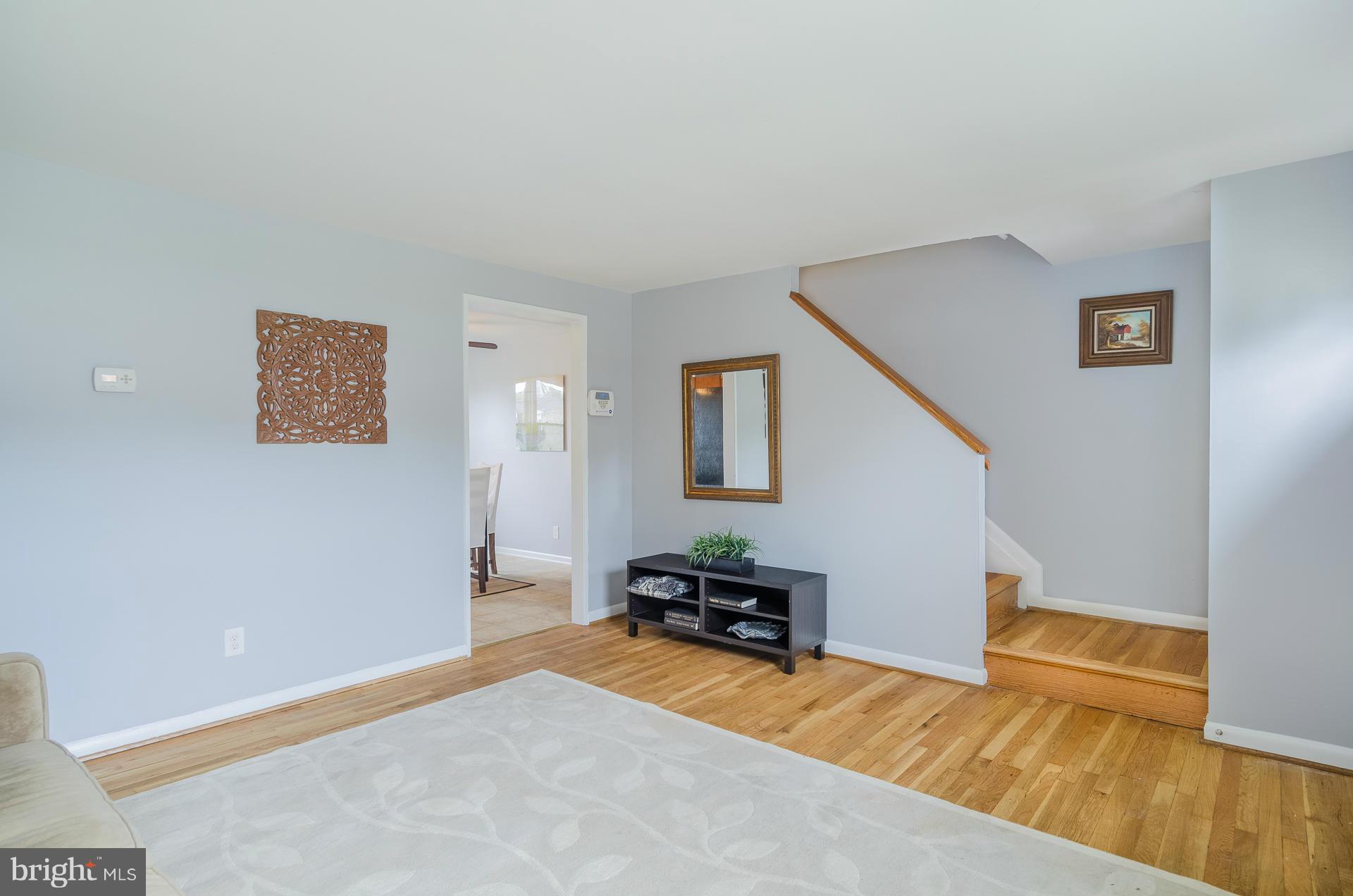 5204 Darien Road Baltimore, MD 21206 - Photo 3 of 27 Living Room