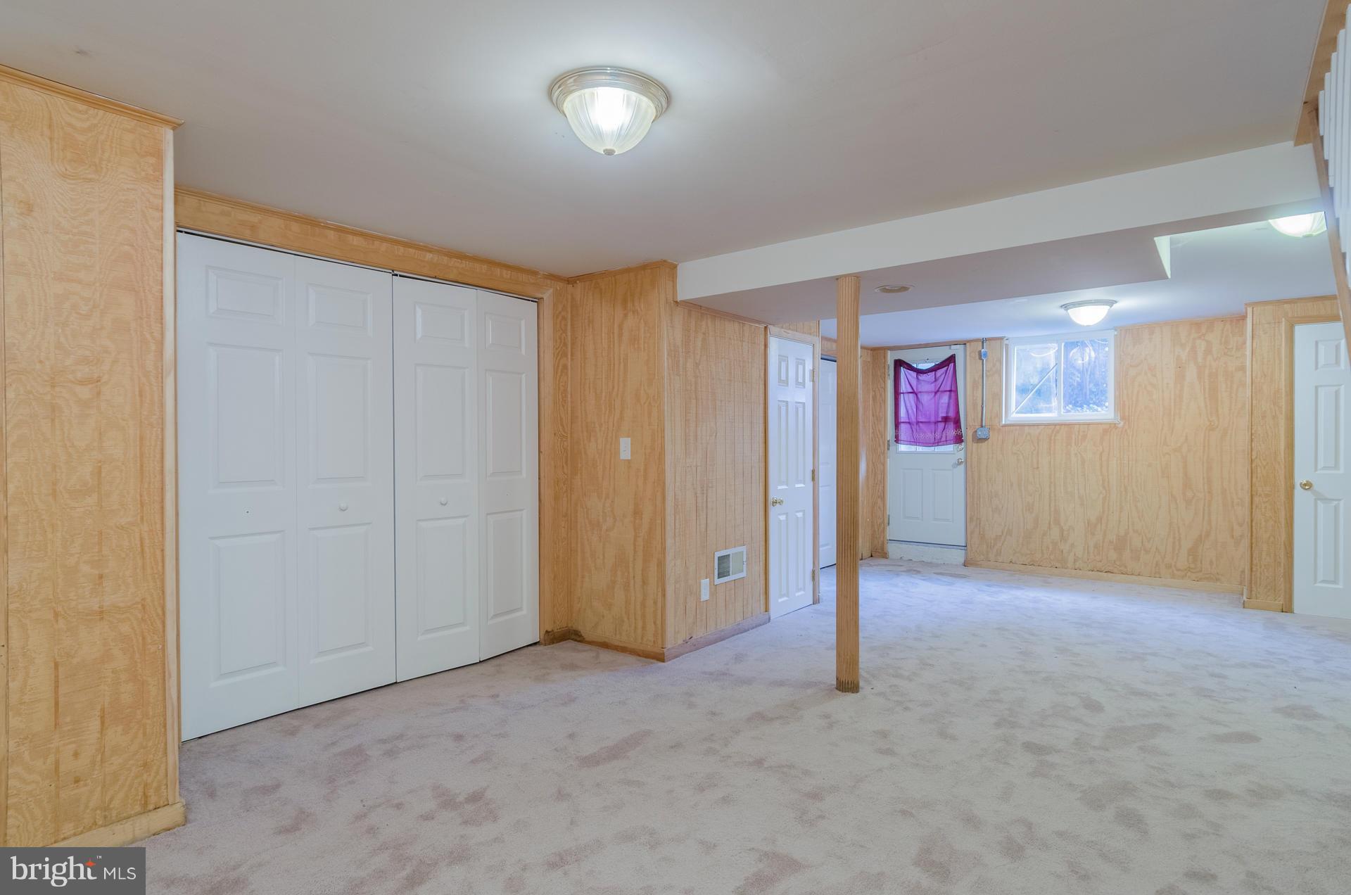 5204 Darien Road Baltimore, MD 21206 - Photo 21 of 27 Family Room