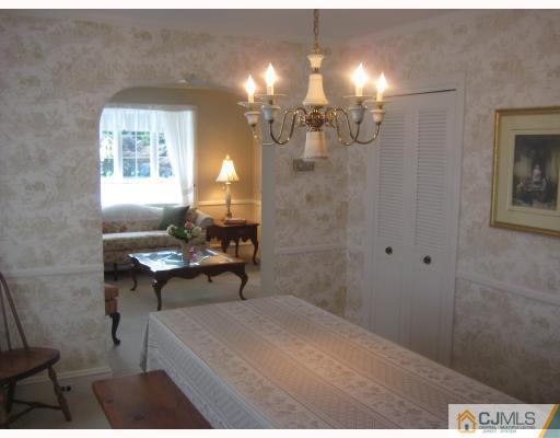 27 Riva Avenue Milltown, NJ 08850 - Photo 4 of 10 Gallery Image 4