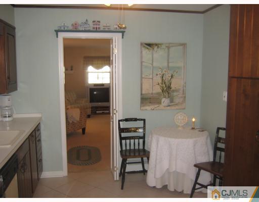 27 Riva Avenue Milltown, NJ 08850 - Photo 5 of 10 Gallery Image 5