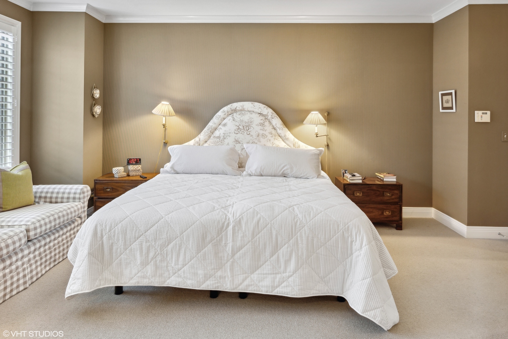 432 Fox Meadow Drive Northfield, IL 60093 - Photo 15 of 33 a bedroom with a bed and a lamp