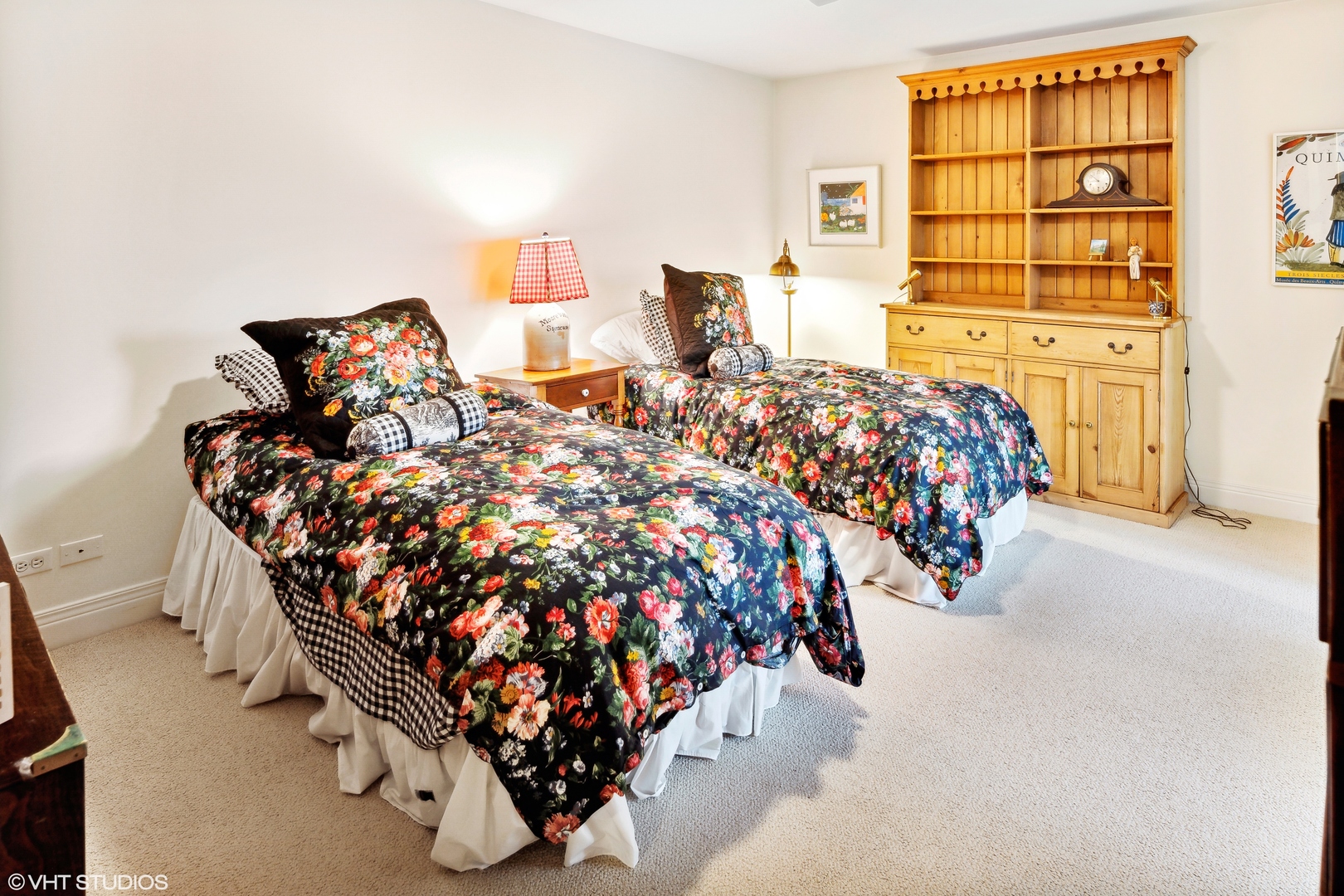432 Fox Meadow Drive Northfield, IL 60093 - Photo 23 of 33 a bed sitting in a bedroom next to a window