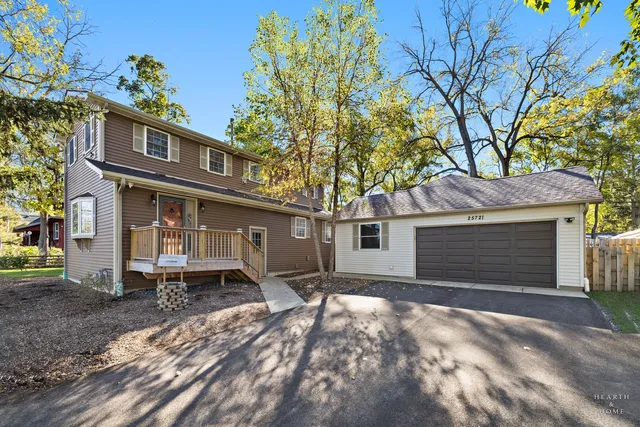 $395,000 | 25721 West Lakeview Avenue, Wauconda, IL 60084