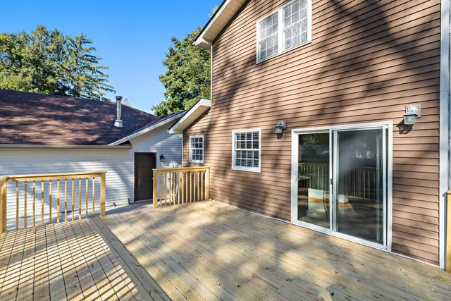 $395,000 | 25721 West Lakeview Avenue, Wauconda, IL 60084